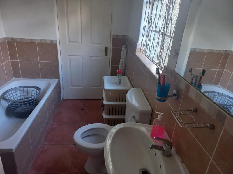 To Let 4 Bedroom Property for Rent in Oatlands Eastern Cape